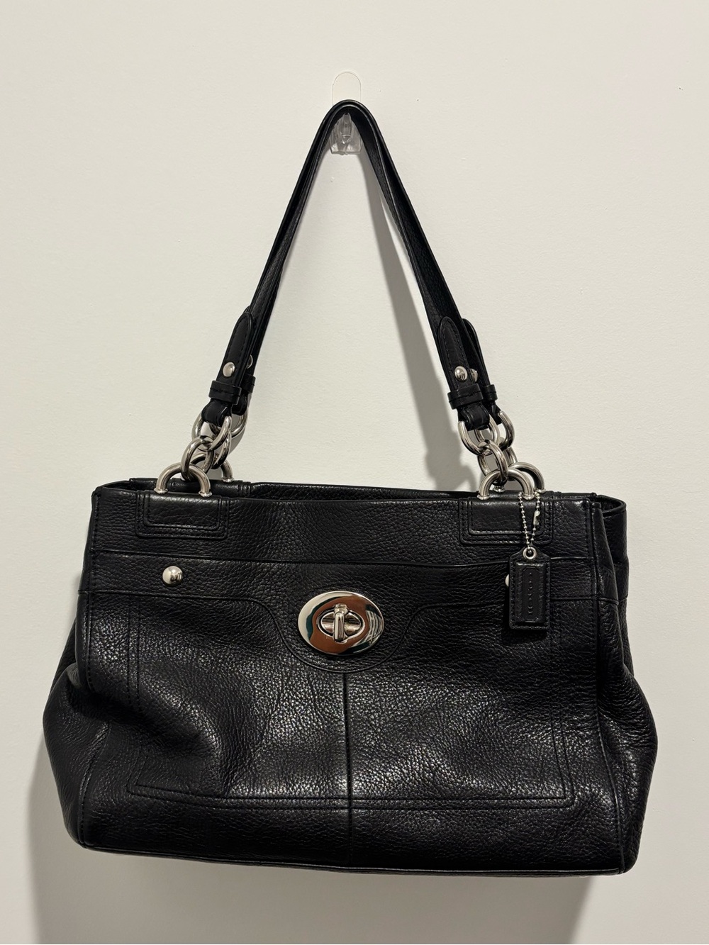 💕Coach Pebbled Leather Shoulder Bag with Turnlock Detail💕